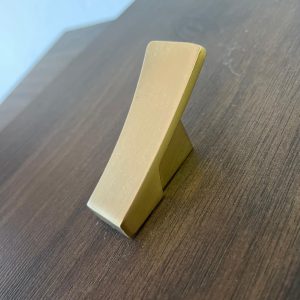 Perchero/manija dorada 57x42x32mm