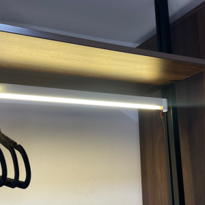 Tubo clóset rectangular blanco con difusor para led 2.500 mm HAFELE