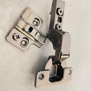 Bisagra embebida 110° Titanio Cierre lento HAFELE