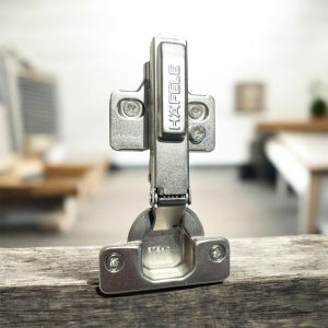 Bisagra parche Niquel 110° C/L base en cruz HAFELE